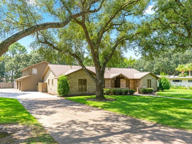 2624 Oak Drive Drive, Bay City, TX 77414
