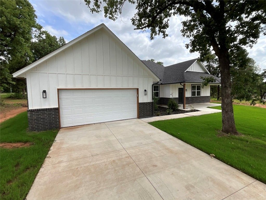 2402 Blackjack Way, Blanchard, OK 73010