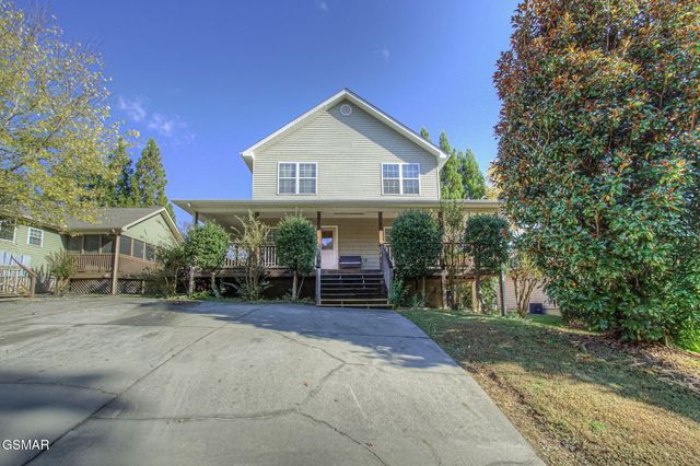 648 Lloyd Huskey Road, Pigeon Forge, TN 37863