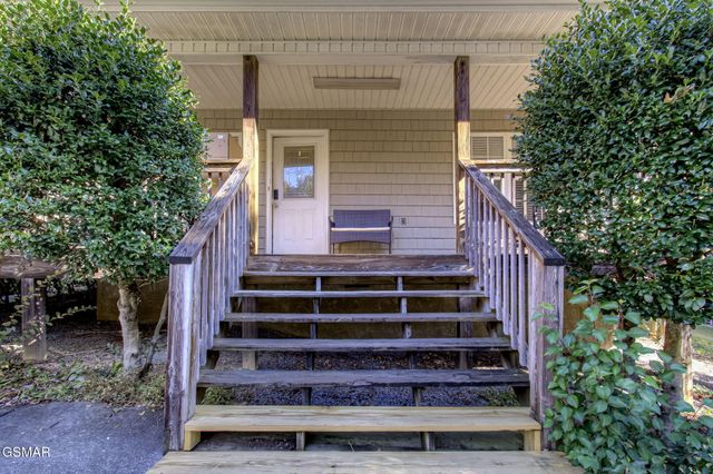 648 Lloyd Huskey Road, Pigeon Forge, TN 37863