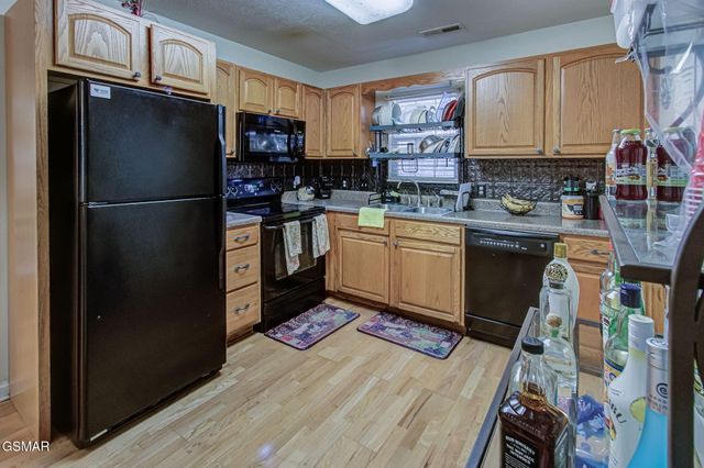 648 Lloyd Huskey Road, Pigeon Forge, TN 37863