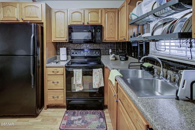 648 Lloyd Huskey Road, Pigeon Forge, TN 37863