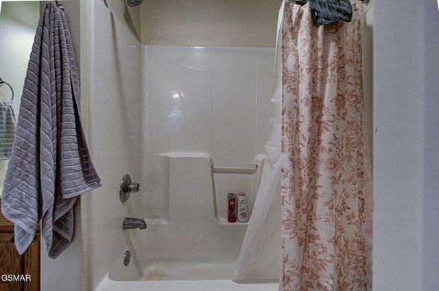 648 Lloyd Huskey Road, Pigeon Forge, TN 37863