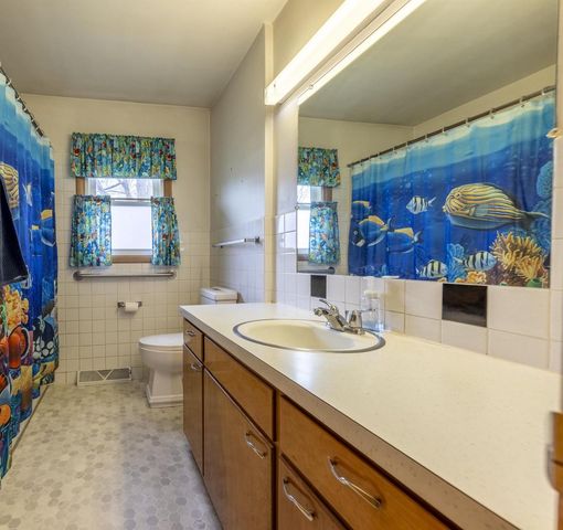 32 S Pontiac Drive, Janesville, WI 53545