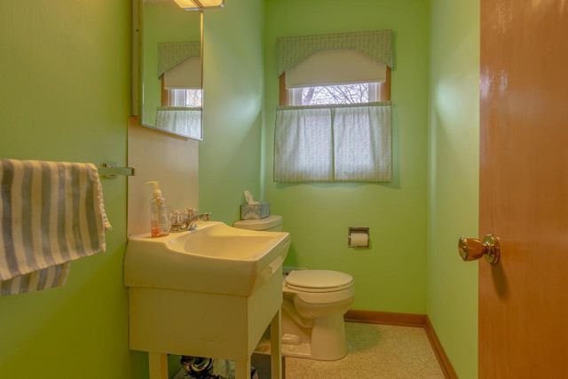 32 S Pontiac Drive, Janesville, WI 53545