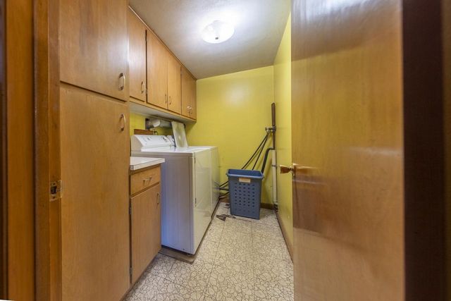 32 S Pontiac Drive, Janesville, WI 53545