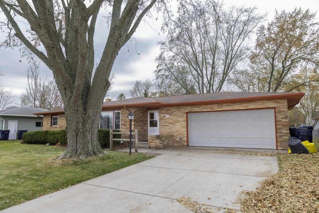 32 S Pontiac Drive, Janesville, WI 53545