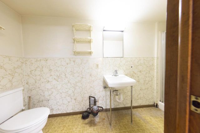 32 S Pontiac Drive, Janesville, WI 53545