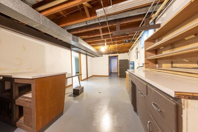 32 S Pontiac Drive, Janesville, WI 53545