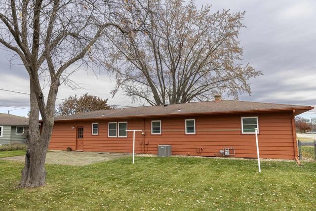 32 S Pontiac Drive, Janesville, WI 53545