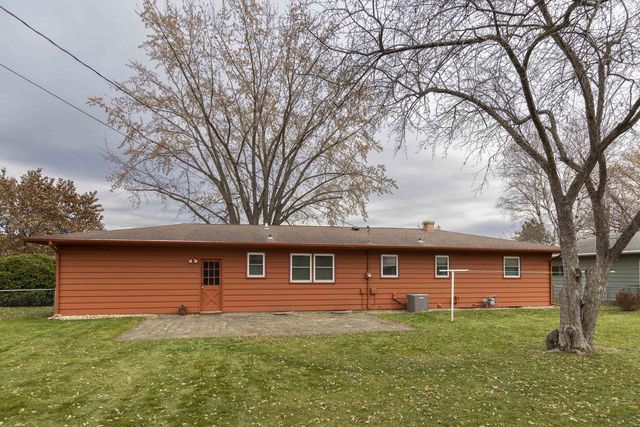 32 S Pontiac Drive, Janesville, WI 53545