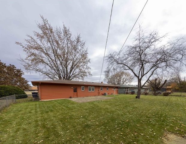 32 S Pontiac Drive, Janesville, WI 53545