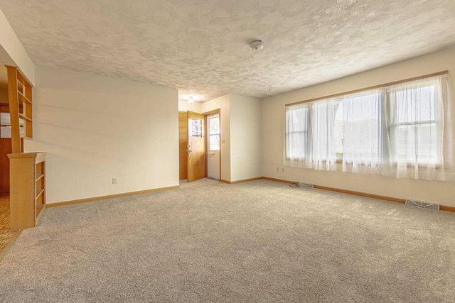 32 S Pontiac Drive, Janesville, WI 53545