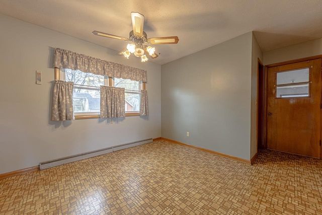 32 S Pontiac Drive, Janesville, WI 53545