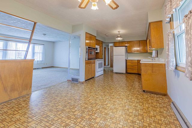 32 S Pontiac Drive, Janesville, WI 53545