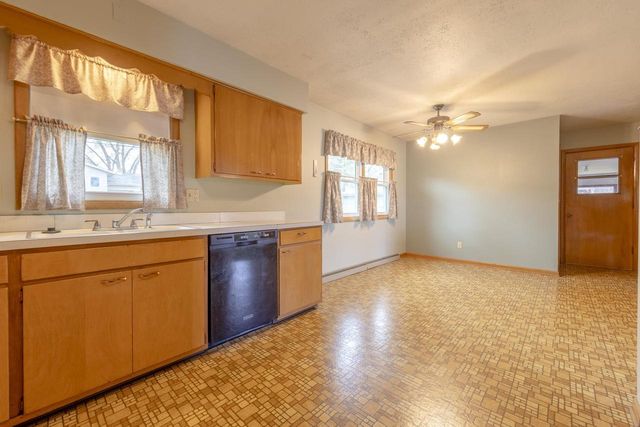 32 S Pontiac Drive, Janesville, WI 53545