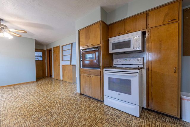 32 S Pontiac Drive, Janesville, WI 53545