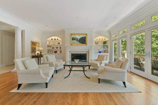 37 Shoestring Bay Road, Mashpee, MA 02649