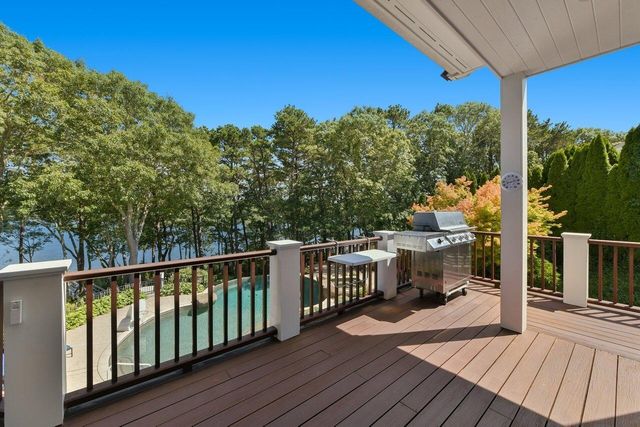 37 Shoestring Bay Road, Mashpee, MA 02649