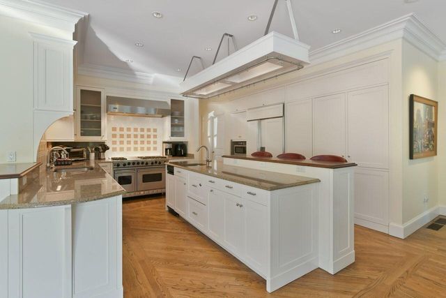 37 Shoestring Bay Road, Mashpee, MA 02649