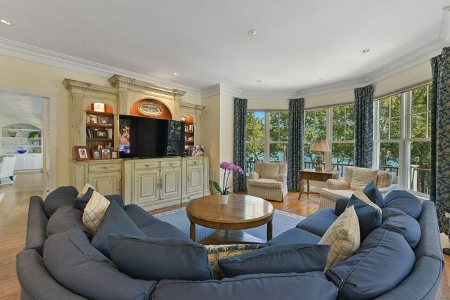 37 Shoestring Bay Road, Mashpee, MA 02649