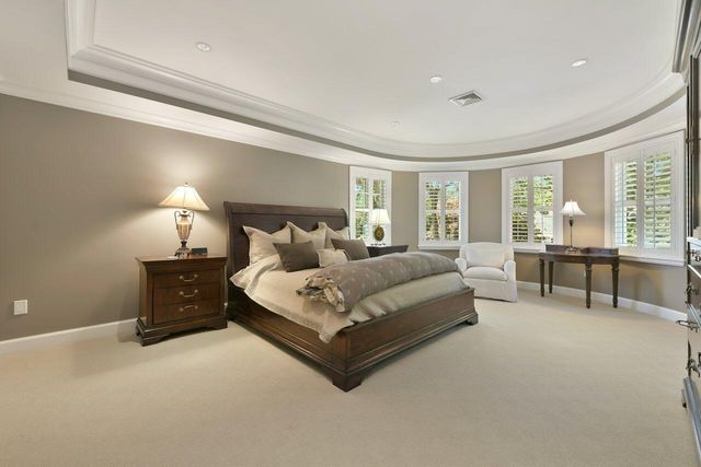 37 Shoestring Bay Road, Mashpee, MA 02649