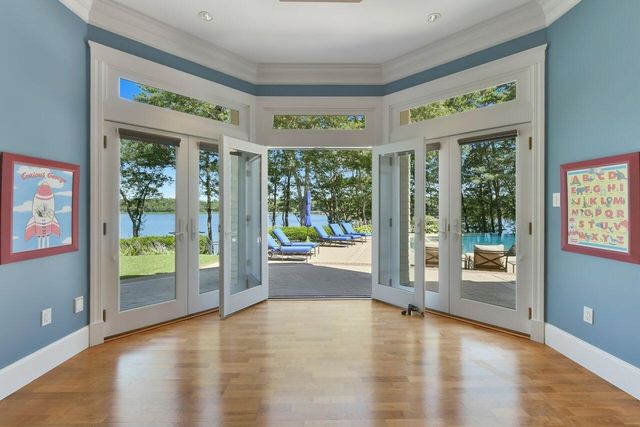 37 Shoestring Bay Road, Mashpee, MA 02649