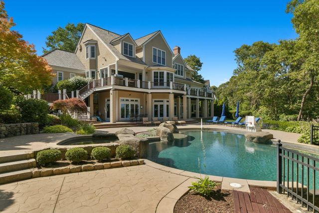 37 Shoestring Bay Road, Mashpee, MA 02649