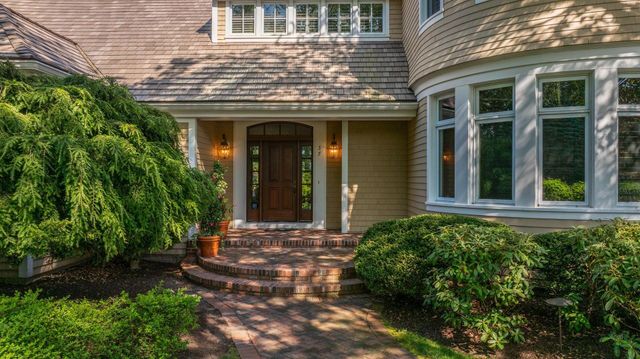 37 Shoestring Bay Road, Mashpee, MA 02649