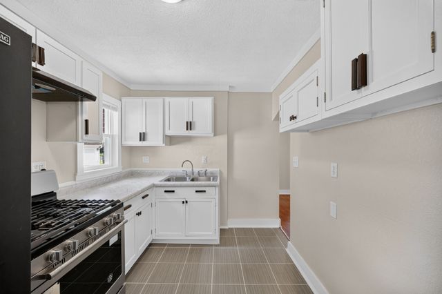 2204 32nd Street, Des Moines, IA 50310