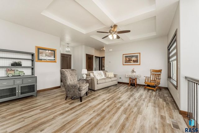 413 N Willow Creek Ave, Sioux Falls, SD 57110