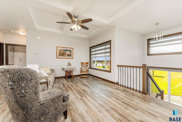 413 N Willow Creek Ave, Sioux Falls, SD 57110