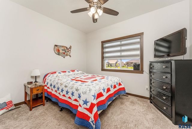 413 N Willow Creek Ave, Sioux Falls, SD 57110