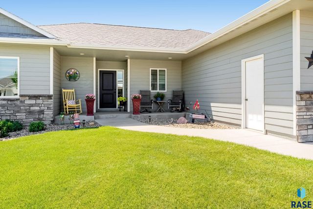 413 N Willow Creek Ave, Sioux Falls, SD 57110