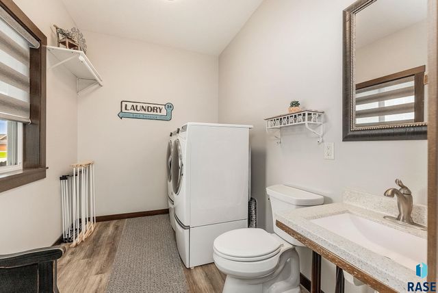 413 N Willow Creek Ave, Sioux Falls, SD 57110