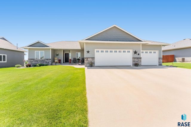 413 N Willow Creek Ave, Sioux Falls, SD 57110
