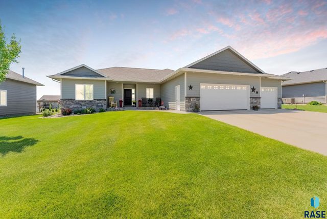 413 N Willow Creek Ave, Sioux Falls, SD 57110