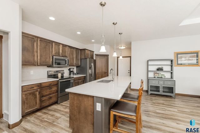 413 N Willow Creek Ave, Sioux Falls, SD 57110
