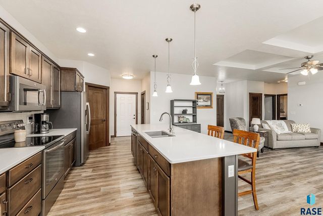 413 N Willow Creek Ave, Sioux Falls, SD 57110