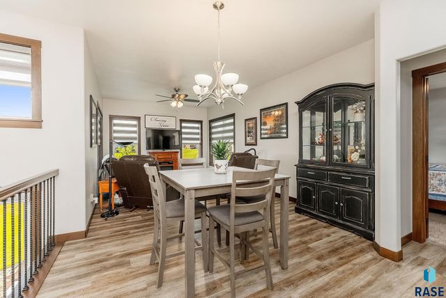 413 N Willow Creek Ave, Sioux Falls, SD 57110