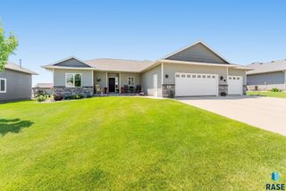413 N Willow Creek Ave, Sioux Falls, SD 57110