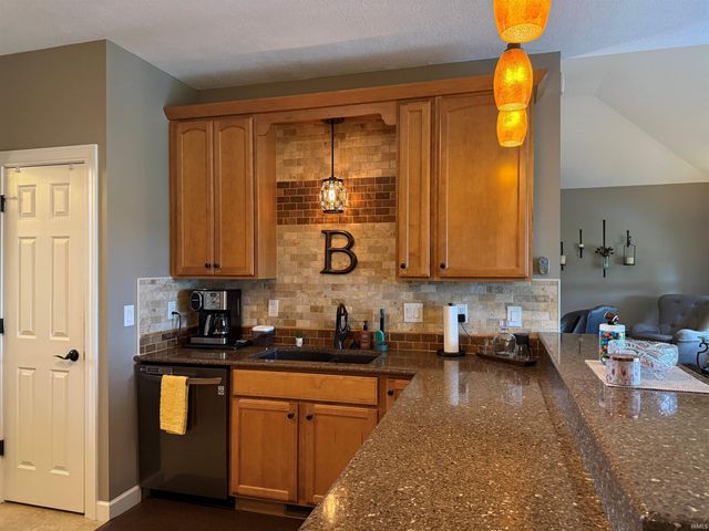1109 S Deer Run, Ellettsville, IN 47429