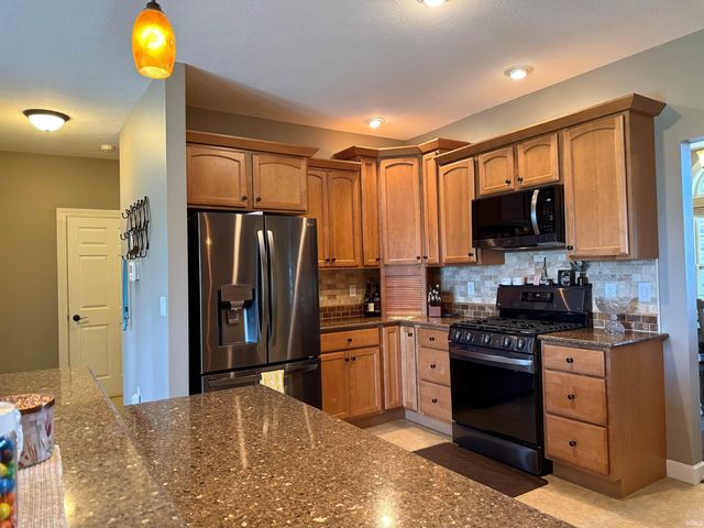 1109 S Deer Run, Ellettsville, IN 47429
