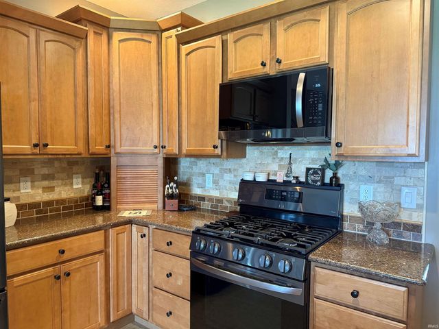 1109 S Deer Run, Ellettsville, IN 47429