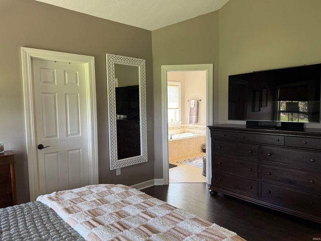 1109 S Deer Run, Ellettsville, IN 47429