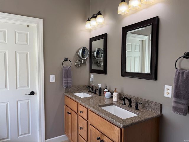 1109 S Deer Run, Ellettsville, IN 47429