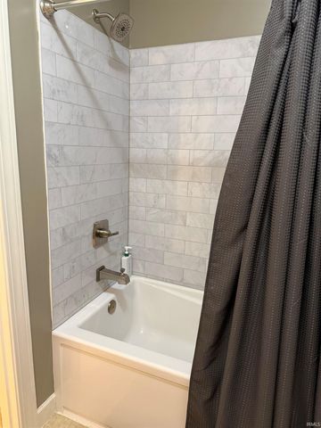 1109 S Deer Run, Ellettsville, IN 47429
