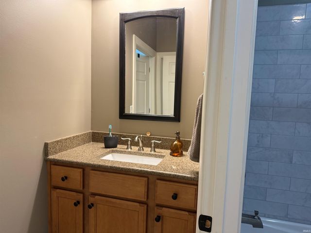 1109 S Deer Run, Ellettsville, IN 47429