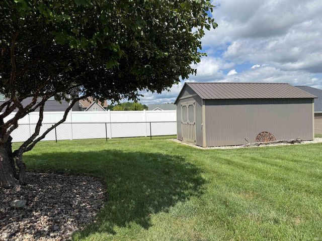 1109 S Deer Run, Ellettsville, IN 47429
