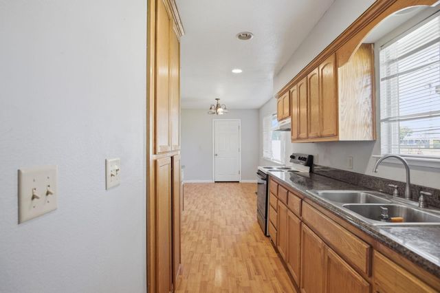 1409 Stonum Rd, Modesto, CA 95351